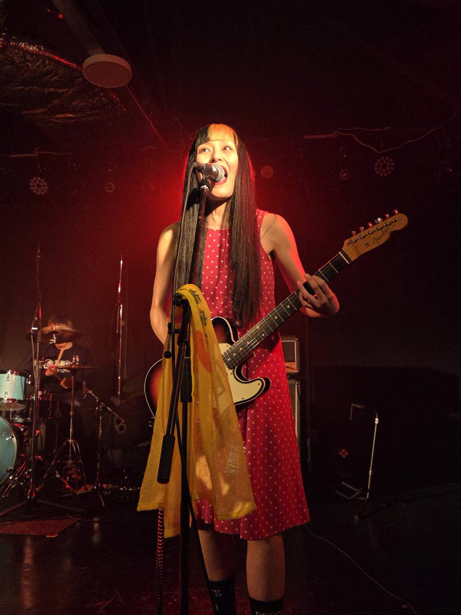 Catch and row tweet media