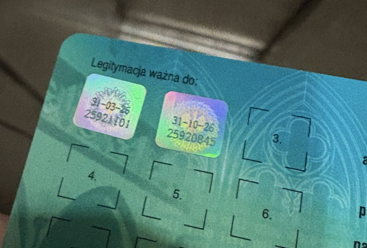 ana ໑̣ tweet media