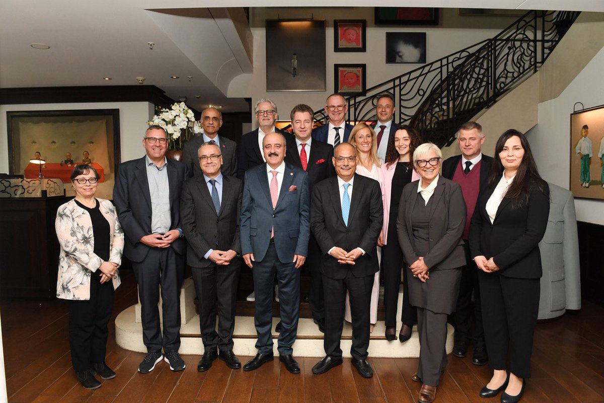 MohamedAliNafti's tweet photo. Senior officials&amp;CEOs from leading🇩🇪economic institutions attended the meeting like #BDI, #BVMW,#Afrika_Verein&amp; major private companies interested in investing in🇹🇳.Presented the current state&amp;prospects of the🇹🇳-🇩🇪 economic partnership&amp;emphasized the importance of🇩🇪invest. in🇹🇳 https://t.co/HqXv875rOu