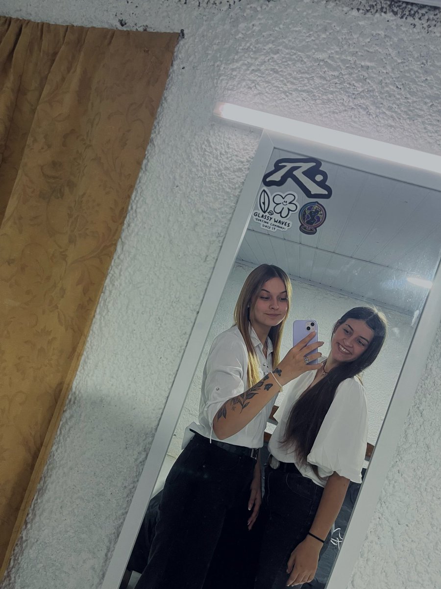 LaraaResendee's tweet photo. Entre lindas nos entendemos 😆 https://t.co/swLL94DVCD