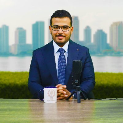 gizliservis06's tweet photo. Abdullah Assahem’den Arap coğrafyasına Erdoğan analizi:

Türkiye’yi İran ile karşılaştıranlar cahildir. Türkiye Yemen’i parçalamadı, Suriyelileri öldürmedi, Irak’ta çeteler yaymadı, Lübnan’ı bölmedi, Mekke’ye füze atmadı. Türkiye Suriye’nin birliğini, Arapların birliğini ve Körfez’in gücünü destekledi, Katar’ın işgalini ve Suudi Arabistan’ın yıkımını önledi, Sudan’ın parçalanmasını engelledi, Libya’yı birleştirmeye çalıştı, Somali’yi savundu ve nihayet Mısır’a gitti. Türkiye’nin Cumhurbaşkanı açıkça söyledi: “Biz Arap devletlerinin gücü ve birliği yanındayız.”

Türkiye, Karabağ’ı geri almak için Azerbaycan’ı Ermenistan’a karşı destekledi, hatta İran’da Türkiye, İran’ın parçalanmasına ve bölünmesine karşı durdu ve Amerika’ya net sözlerle dedi ki: “İran’ın bölünmesini kabul etmiyoruz.”

Türk ruhu Osmanlı İmparatorluğu’nu hatırlatan, İslami ve yükselişçi bir ruhtur. Arap Baharı geldiğinde halkları destekledi, Tunus’tan Mısır’a kadar tüm seçilmiş hükümetlerin yanında durdu, Arap Körfezi ülkelerini halk iradesine karşı tutumlarından dolayı boykot etti ve Körfez’in öfkesinden dolayı milyarlarca dolar kaybetti.

Türkiye, Katar’ın vurulmasından sonra yapılan son İslam Zirvesi’nde şöyle dedi: “Ey Araplar, Amerikan cephaneliği nedeniyle İsrail’e karşı duramazsınız… Gelin, onu ekonomik olarak boykot edelim. Biz Türkiye’de İsrail’i boykot etmekten 10 milyar dolar kaybettik, ama Gazze’nin çocukları uğruna bunu yapıyoruz… Gelin, sivil uçakların hava sahamızdan geçmesini engelleyelim… Biz Türkiye’de işgalciye ait gemilerin bile geçişini engelledik…” Ama Araplar bunu reddetti.

Türkiye, Araplara ve İran’a benzemez; Yusuf Peygamber’e benzer, kardeşleri onu öldürmek isterken onlar için güvenilir bir öğüt verendir.

Şimdi Türkiye Araplara diyor ki: “İnşallah Türkiye’ye güvenle gelin, silah ne isterseniz alın, biz kıyamete kadar yeryüzündeki tüm sapkınlara karşı sizin yanınızdayız!”