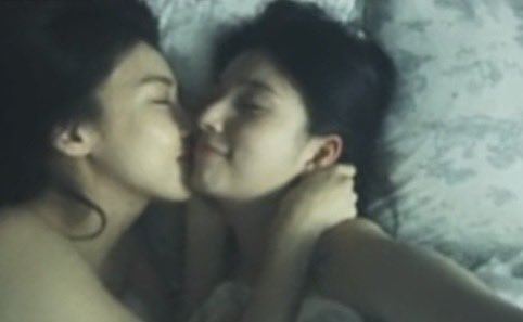ellestrinket's tweet photo. ha ji won. has officially played a girlkisser. (and it wasn’t just implied that she was sapphic, we really got photos like these) WOMEN KEEP ON WINNING https://t.co/Gtj7gnuP3n