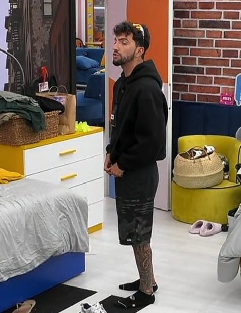 sardinhasacc's tweet photo. MELHOR CONCORRENTE DA CASA, IMPOSSÍVEL NÃO AMAR O TIAGO #sstvi https://t.co/0UUrASO2Mm