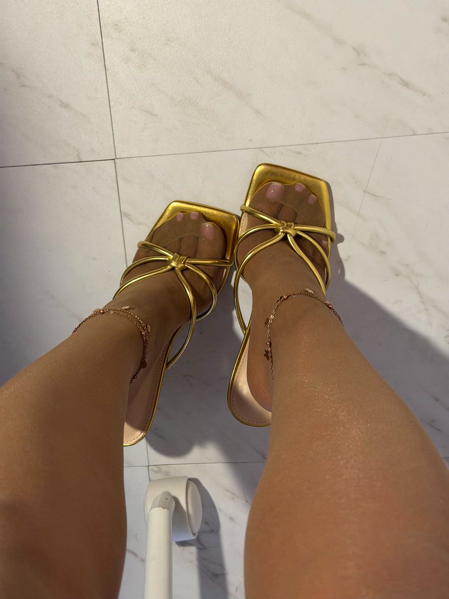 StacisFeet tweet media