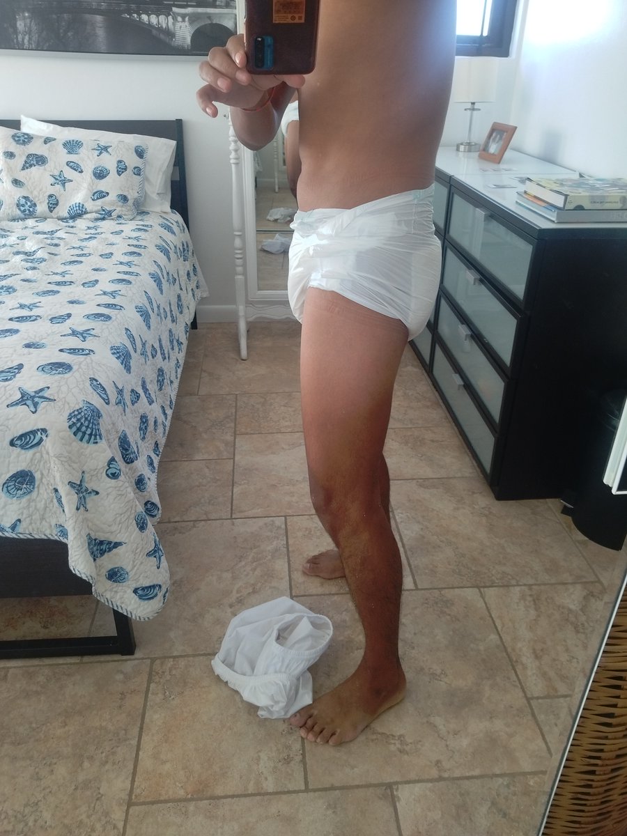DprAlexMX's tweet photo. Enjoying the morning 🌤

#abdl #adultbaby #diaperlover #diaperboy https://t.co/4FBGNLRVwq