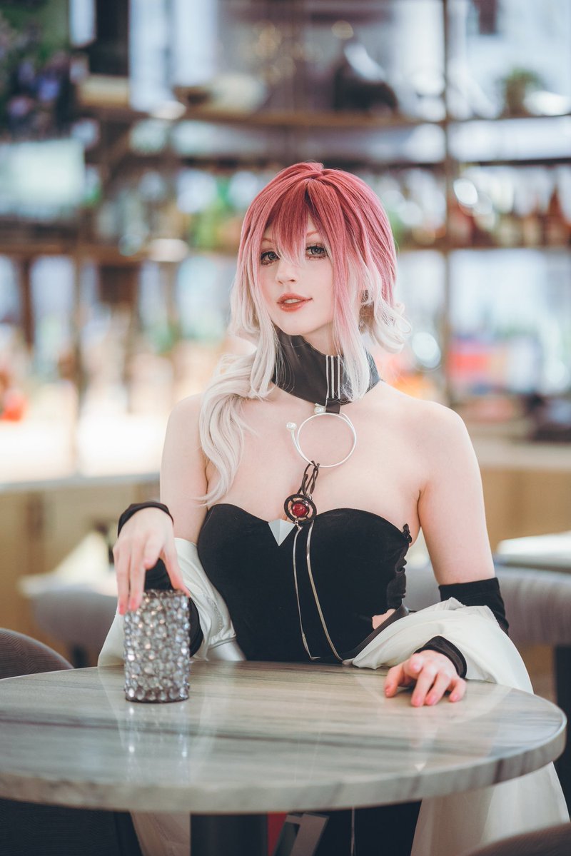 ellie જ⁀➴ tweet media