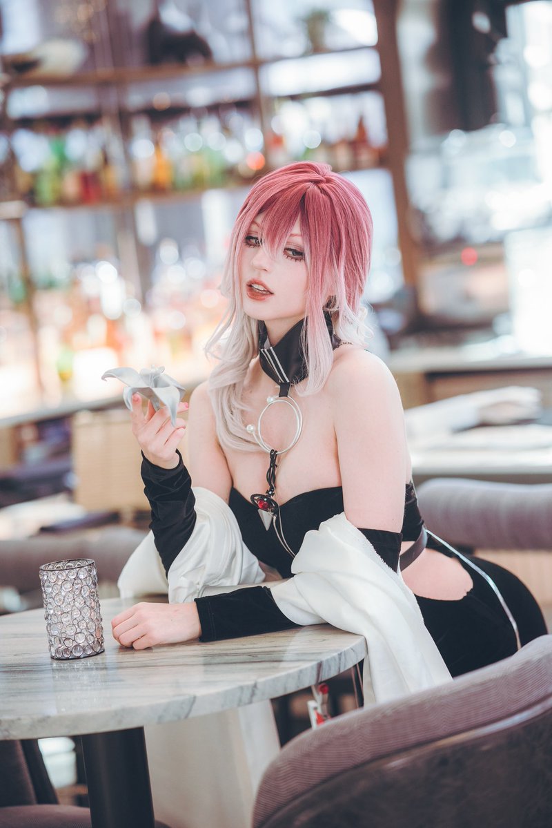 ellie જ⁀➴ tweet media