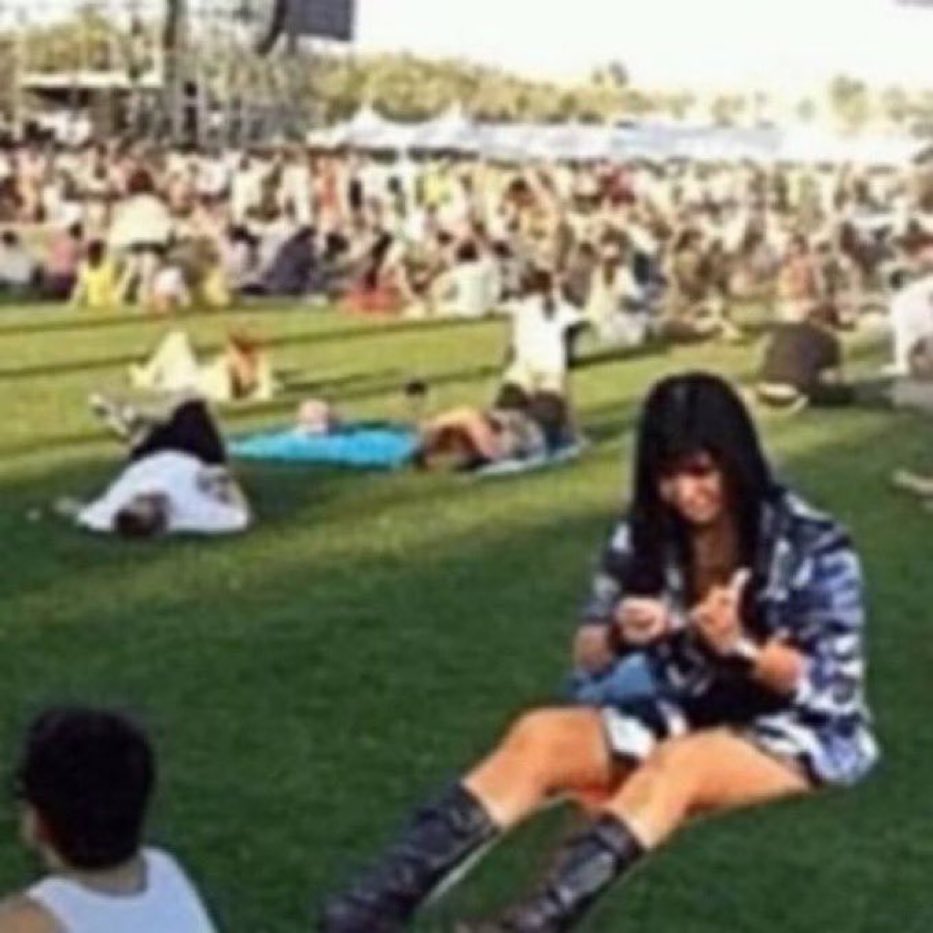 amanimslove's tweet photo. de tantos vídeos que eu vi sobre o lolla, tds esqueceram de avisar que no dia seguinte do festival vc sente que tá morrendo. o corpo td doendo, a garganta pedindo socorro, uma sensação horrível de doente… é real quase só levantar a mão que jesus leva https://t.co/h30U303UG3