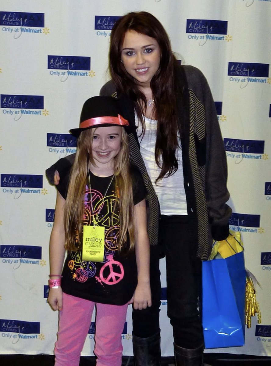 ashley🐾 tweet media