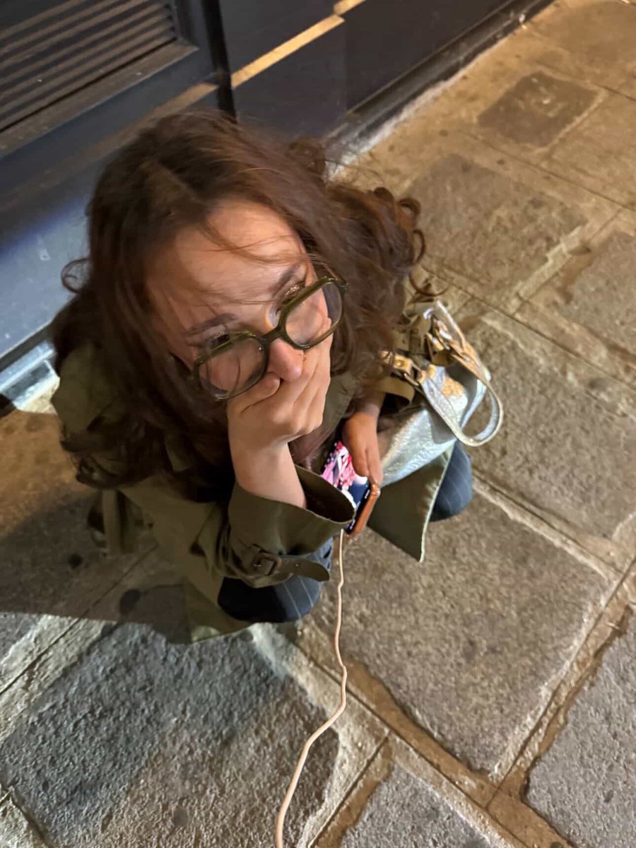 av_lrthrry tweet media