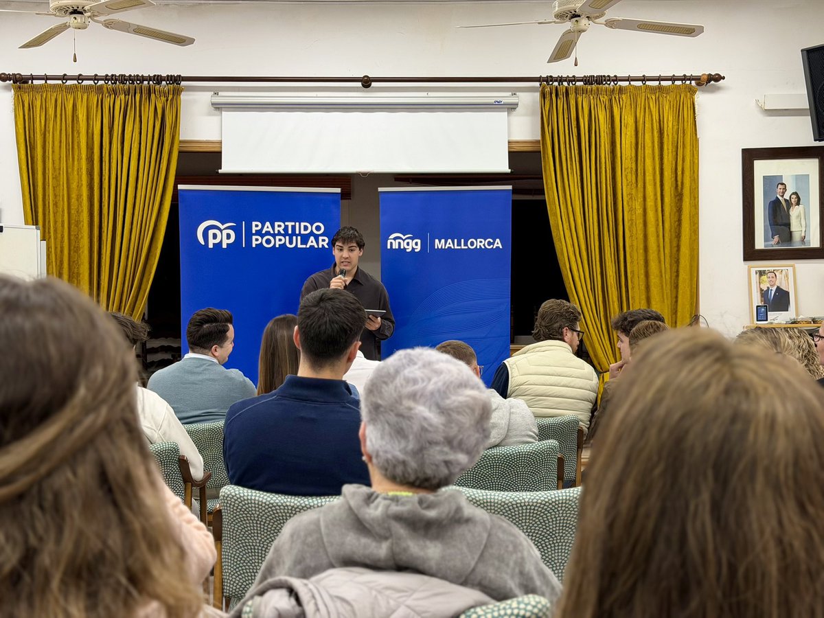 NNGG_Mallorca's tweet photo. 💙 Constituïm junta de NNGG a Sencelles! 

Enhorabona, Joan Miquel Mulet, nou president de Junta de NNGG! 

També volem donar l’enhorabona a Antònia Vallès, que torna a ser elegida presidenta de la Junta Local de Sencelles. https://t.co/AkbXbRgjPK