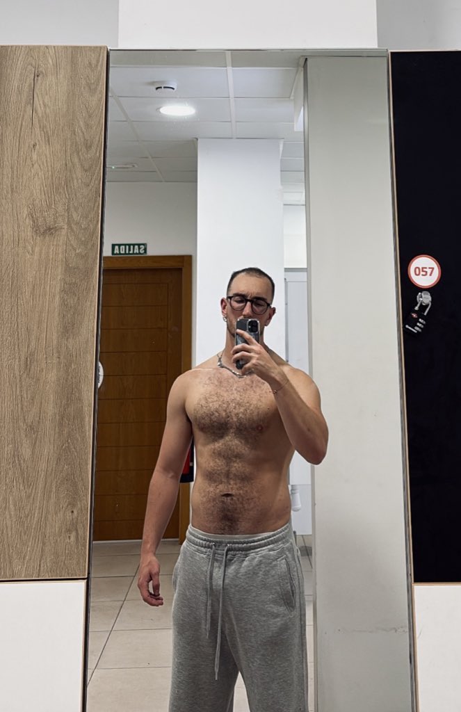 tu powerlifter de confi 🏋🏽‍♂️ tweet media