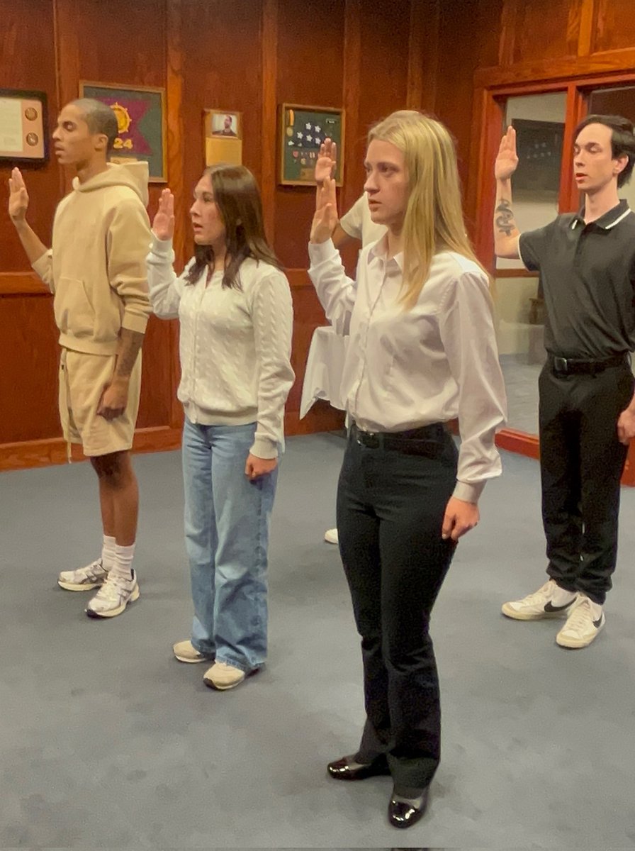 MVPMiddies's tweet image. MIDD STATE IS PROUD OF NAVY RECRUIT, ASHLEE STEVENSON!!
She is graduating a year early and ships out with @USNavy in August . We know she'll honorably represent her country and Middletown.
Non sibi sed patriae
#MiddieRising
#InTheNavy
#SubMechanics
#SemperFortis
@MHSMiddieTweets