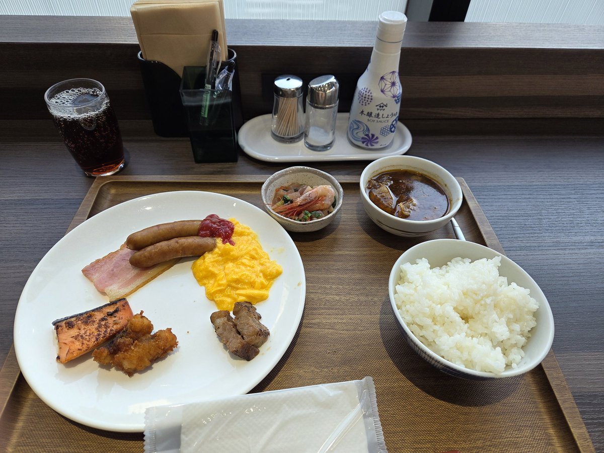 BOSSloyd12's tweet photo. 札幌出張2日目
ホテルの隣の部屋めっちゃガタガタうるさくて寝れなかった😅
いっぱい食べて1日頑張る！ https://t.co/WINpRoND9w