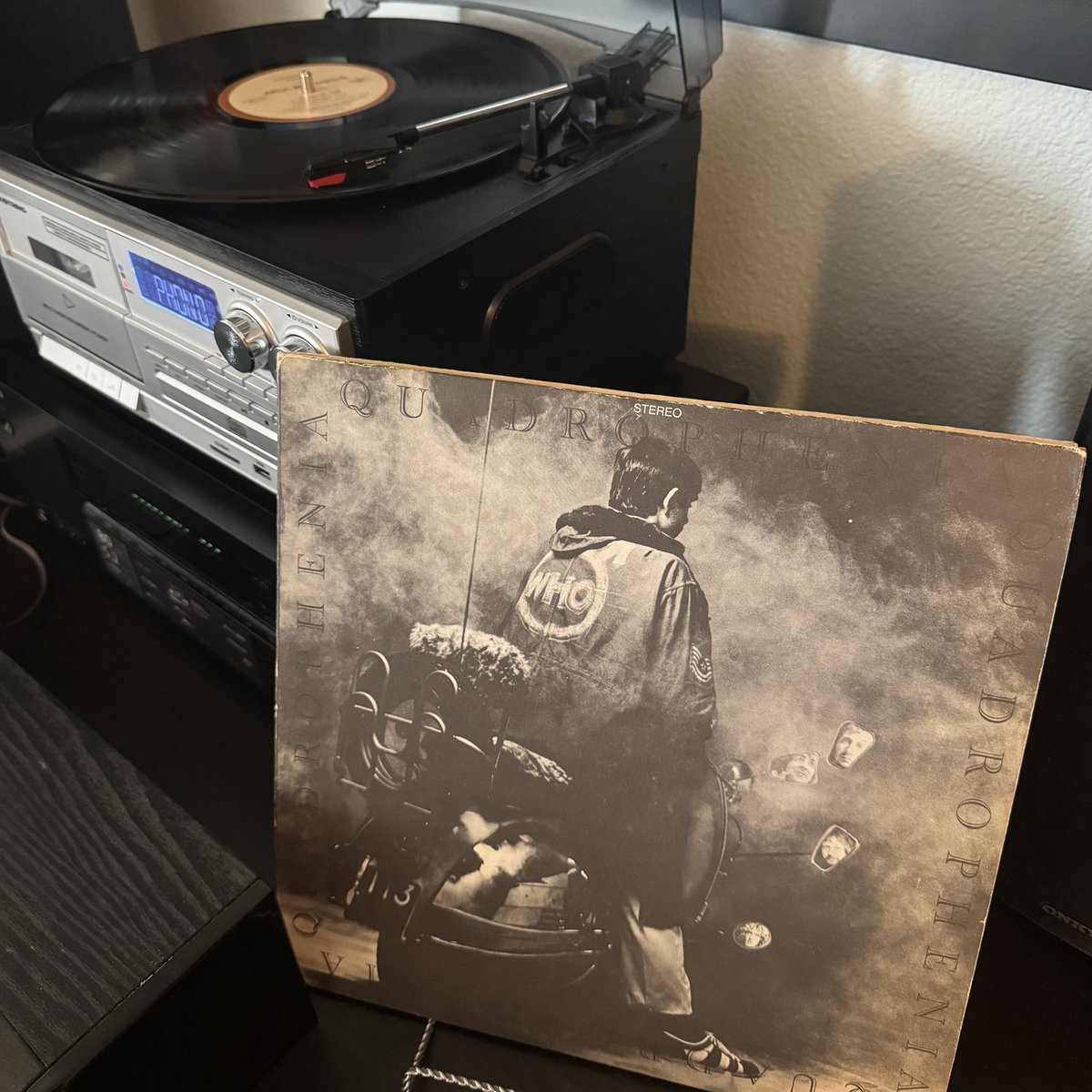 Zepp1978's tweet image. His (The Who) and Hers (Kansas) picks for the night. #TheWho #Quadrophenia #Kansas #vinyl #NowPlaying @TheWho @KansasBand