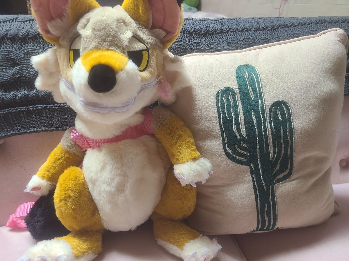 My son arrived today (with his stylish pink harness) and I'm instantly in love with him! 🩷

Trashback Buddies by <a href="/Sucscrib/">Scribbles (MFF 2025)</a> !