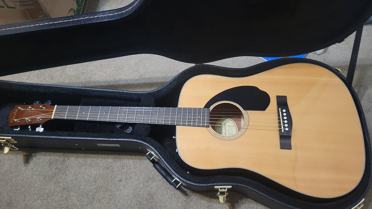 SleepyestWinter's tweet image. Got it out of my closet for this picture, I think I would have liked a darker wood color but this ones good and the brass colored string make up for it