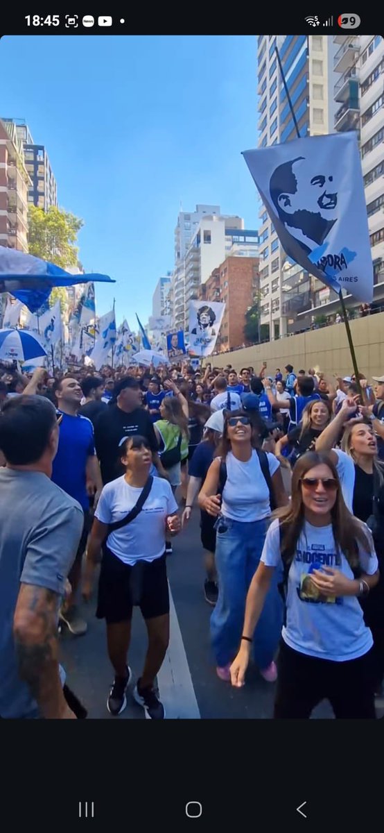<a href="/AbrazoMdP/">Abrazo Ciudadano</a> marchó en #MardelPlata junto al PJ en una recorrida que abarcó casi 25 cuadras.
Y Abrazo marchó en CABA más de 13 km con <a href="/NancyScarcella/">Nancy</a> junto a <a href="/FerRaverta/">Fernanda Raverta</a> y decenas de miles de compañerxs desde la ex Esma hasta Plaza de Mayo. Por nuestros queridos 30.000. #NuncaMás