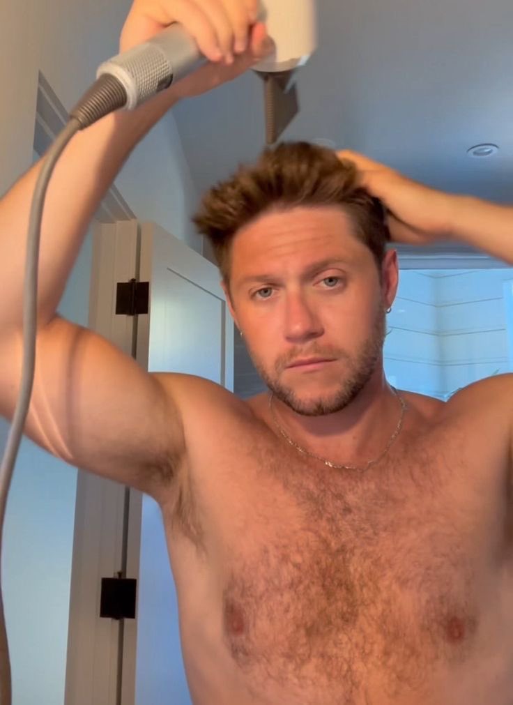 ayla is seeing niall 🪩 tweet media