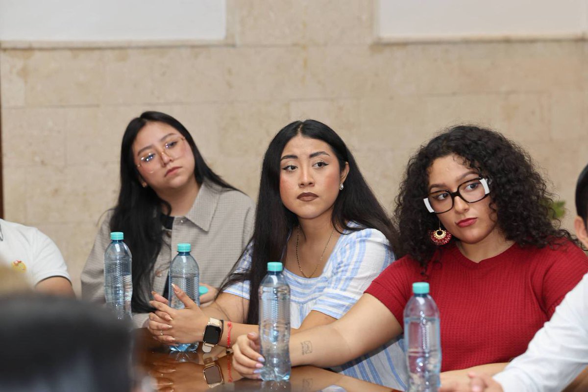 CeciliaPatronL's tweet photo. 💙 En Mérida apoyamos e impulsamos a las juventudes.

Recibimos a jóvenes en el Ayuntamiento para compartir cómo funciona y el trabajo que realizamos con programas que fortalecen su desarrollo.

Gracias por su visita y por su interés en construir una mejor ciudad.

#MéridaContigoEsMejor