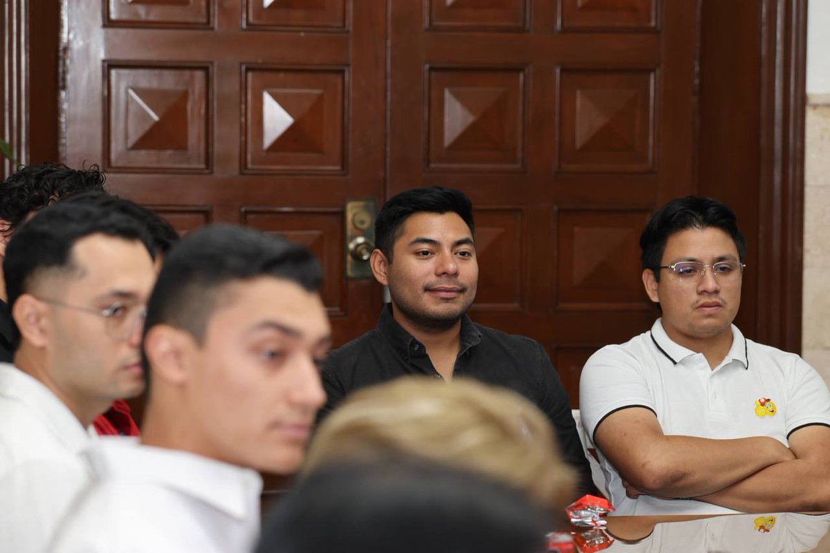 CeciliaPatronL's tweet photo. 💙 En Mérida apoyamos e impulsamos a las juventudes.

Recibimos a jóvenes en el Ayuntamiento para compartir cómo funciona y el trabajo que realizamos con programas que fortalecen su desarrollo.

Gracias por su visita y por su interés en construir una mejor ciudad.

#MéridaContigoEsMejor