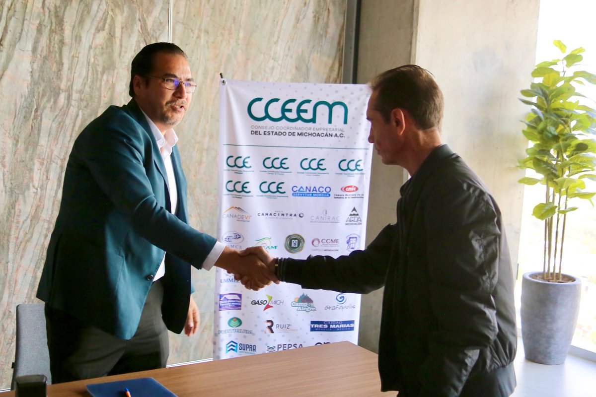 CanadeviM's tweet photo. En cumplimiento a los estatutos del @cceemich, nuestro Presidente, Manuel Nocetti Villicaña, realizó su registro como aspirante a presidir dicho organismo empresarial.

Todo nuestro apoyo y respaldo desde CANADEVI Michoacán 🤝🏼✨
¡Mucha suerte en esta contienda! 👏🏼👏🏼👏🏼 https://t.co/V4Tl5ZhPnV