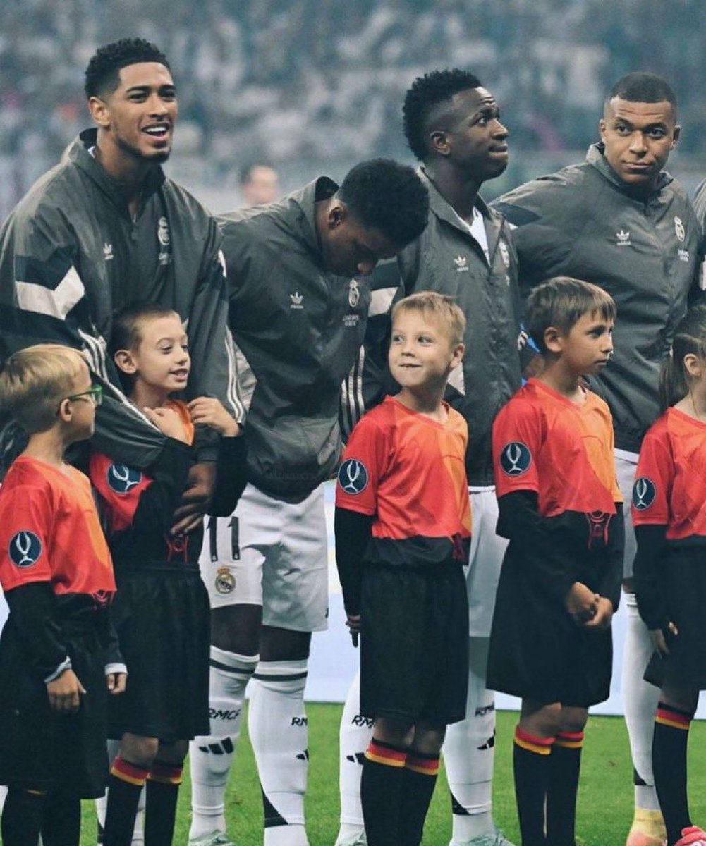 S A Q E R tweet media