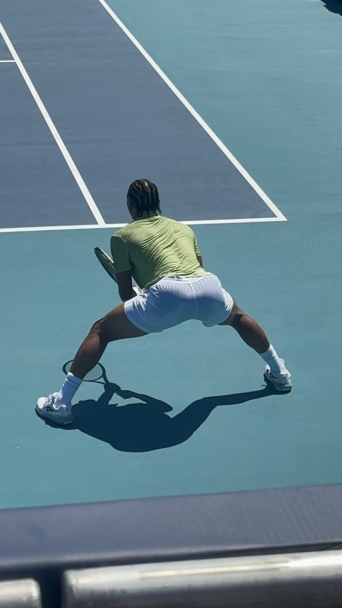 setrocs929's tweet photo. I love tennis. Arthur’s fils let me count the ways. #miamiopen @AtPhotness https://t.co/ilNrsjV5pb