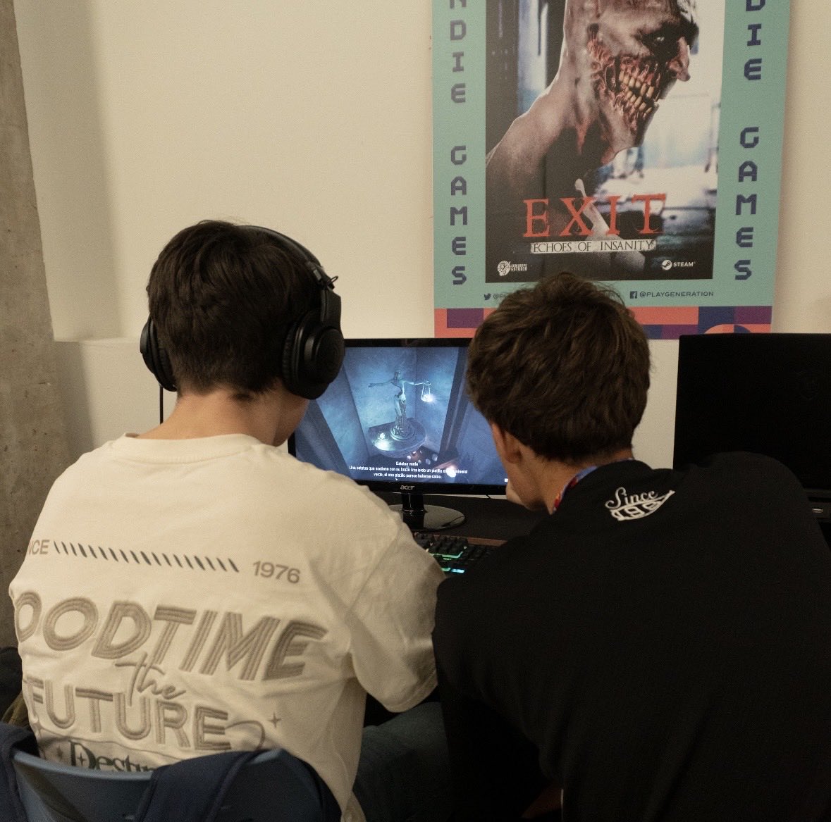 Samurapestudio's tweet photo. Gracias una vez más a @playgenpro por acercarnos a vosotros y permitirnos compartir esos grandes momentos de gritos y risas mientras jugabais a Exit:Echoes of Insanity. 
Además, también hemos conocido a otros desarrolladores con juegos increíbles. #Steam #GameDev #IndieGame https://t.co/pEq9jpU72F