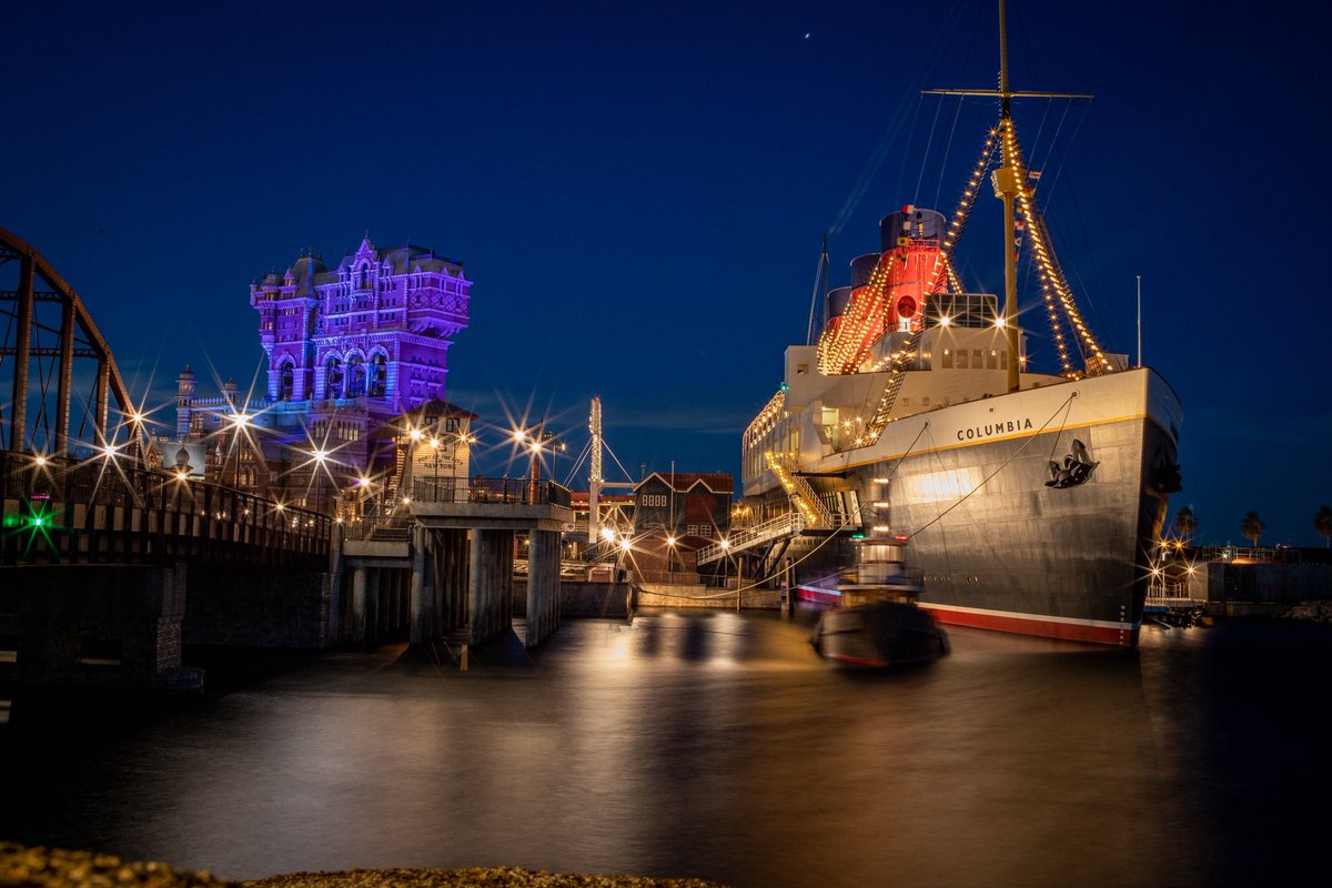 s24_starload's tweet image. 煌びやかな夜景
#ディズニーシー #夜景 #Nightview #キリトリセカイ #ディズニー風景