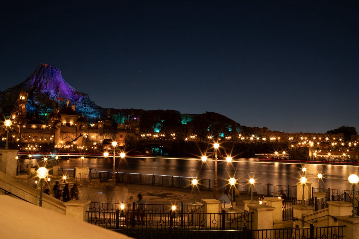 s24_starload's tweet image. 煌びやかな夜景
#ディズニーシー #夜景 #Nightview #キリトリセカイ #ディズニー風景