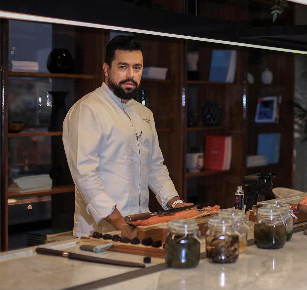 (2/7) Why is it essential for a Chef? First: creating a unique flavor fingerprint. When you serve a house-made Miso or a seasonal fruit vinegar, you are offering a tasting experience that is impossible for competitors to replicate. #fermntion