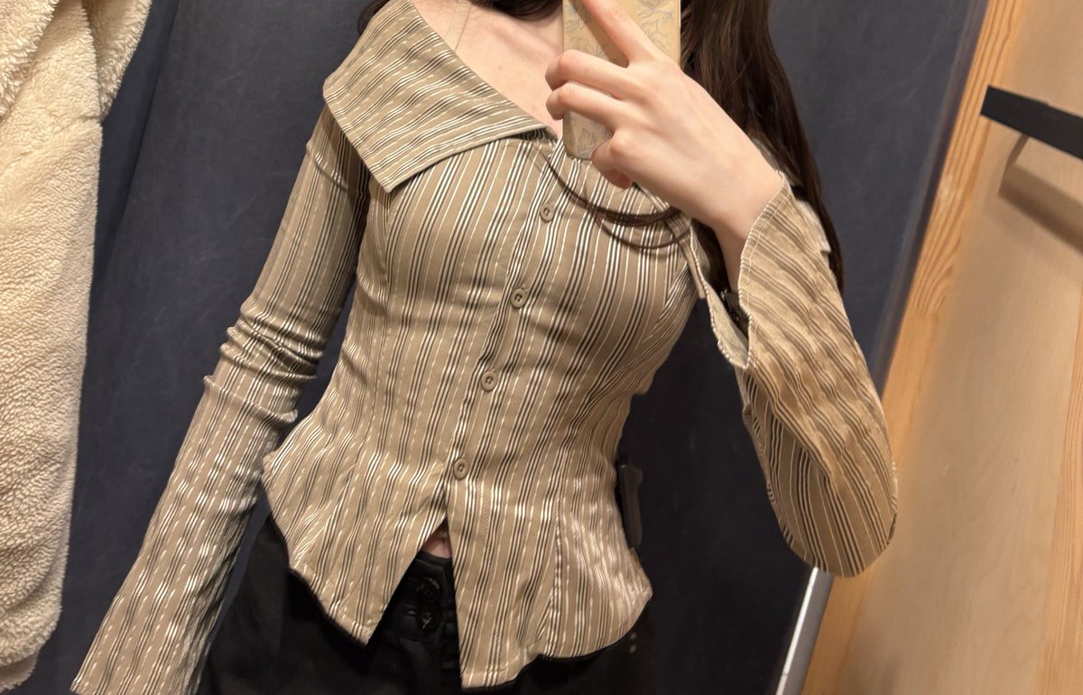 ana ໑̣ tweet media