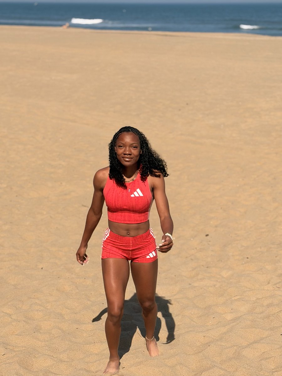 TrackCmh's tweet photo. Photoshoot from Nationals… #trackandfield #trackgirls https://t.co/CfuXLIeNwo