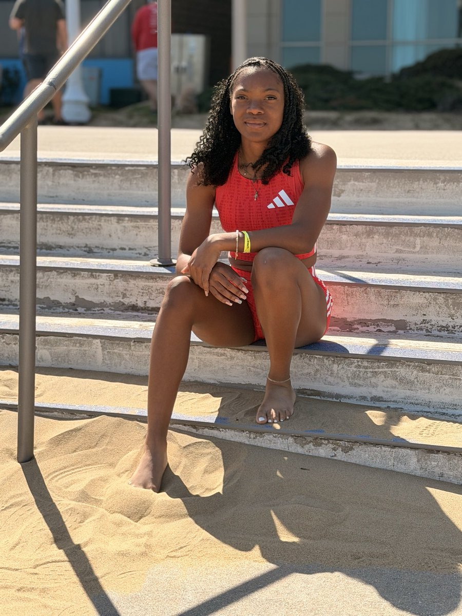 TrackCmh's tweet photo. Photoshoot from Nationals… #trackandfield #trackgirls https://t.co/CfuXLIeNwo