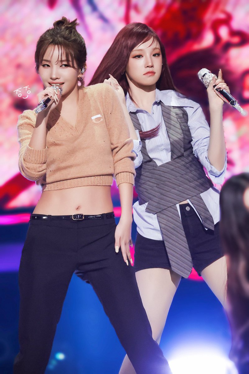alnsanches's tweet photo. You two are a masterpiece side by side. 

#소연 #SOYEON #우기 #YUQI
#yuyeon #JSYQ
#아이들 #idle https://t.co/kSK9K1mLKY