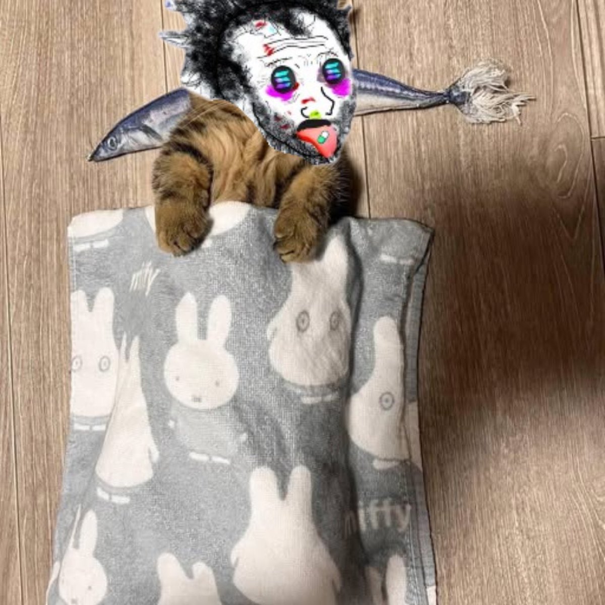 yourmom.com tweet media