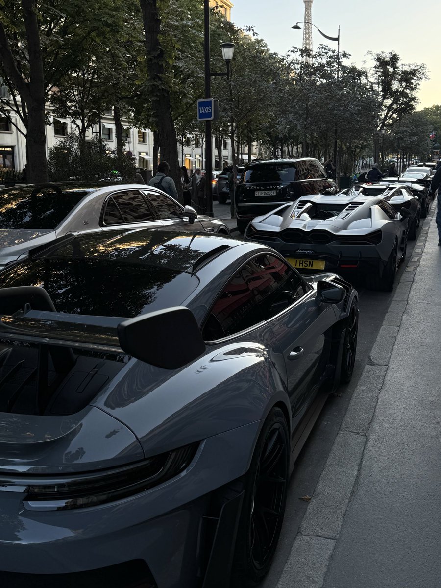 ZOË FOSSÉ tweet media