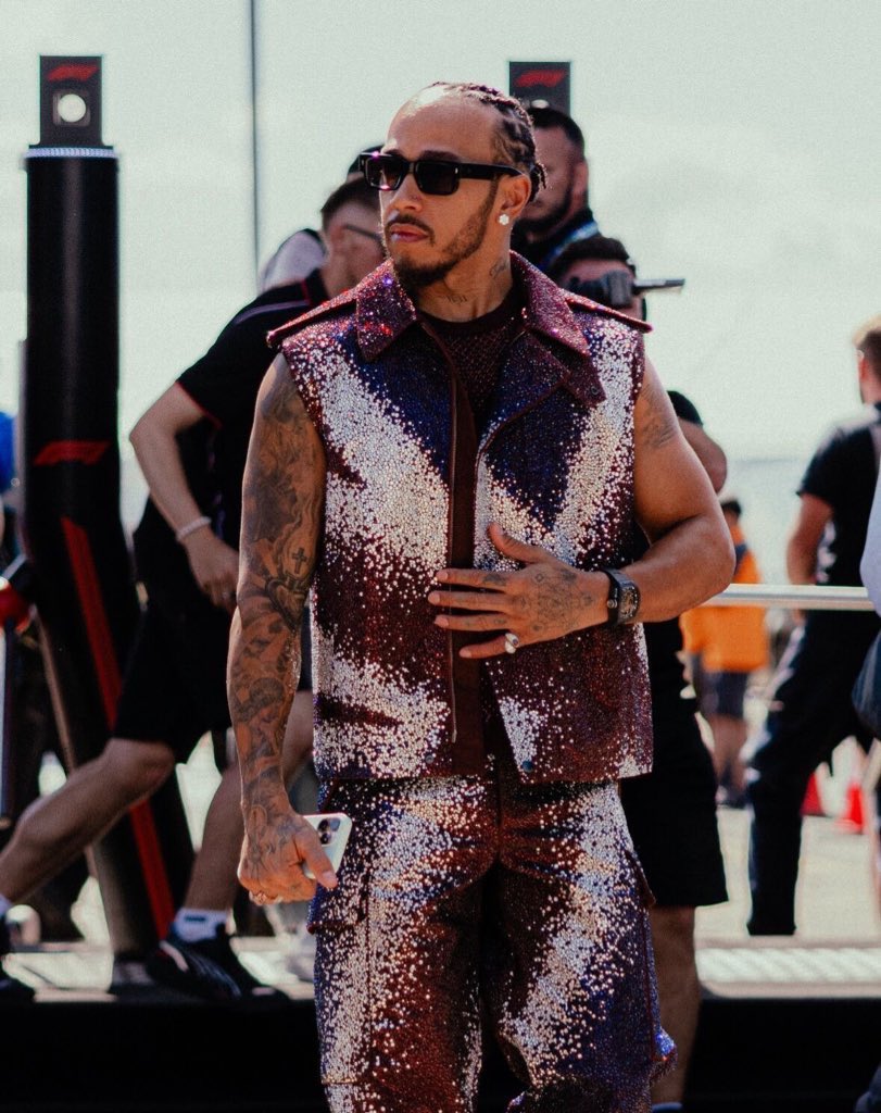 H7MILT0N's tweet photo. I miss my ex
My ex Lewis Hamilton Fashion week https://t.co/ZCxgzpAjSX
