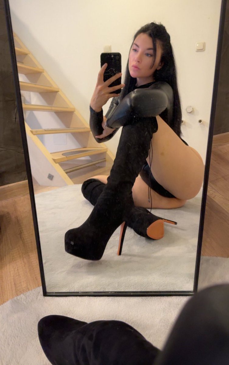 Goddess_layla tweet media