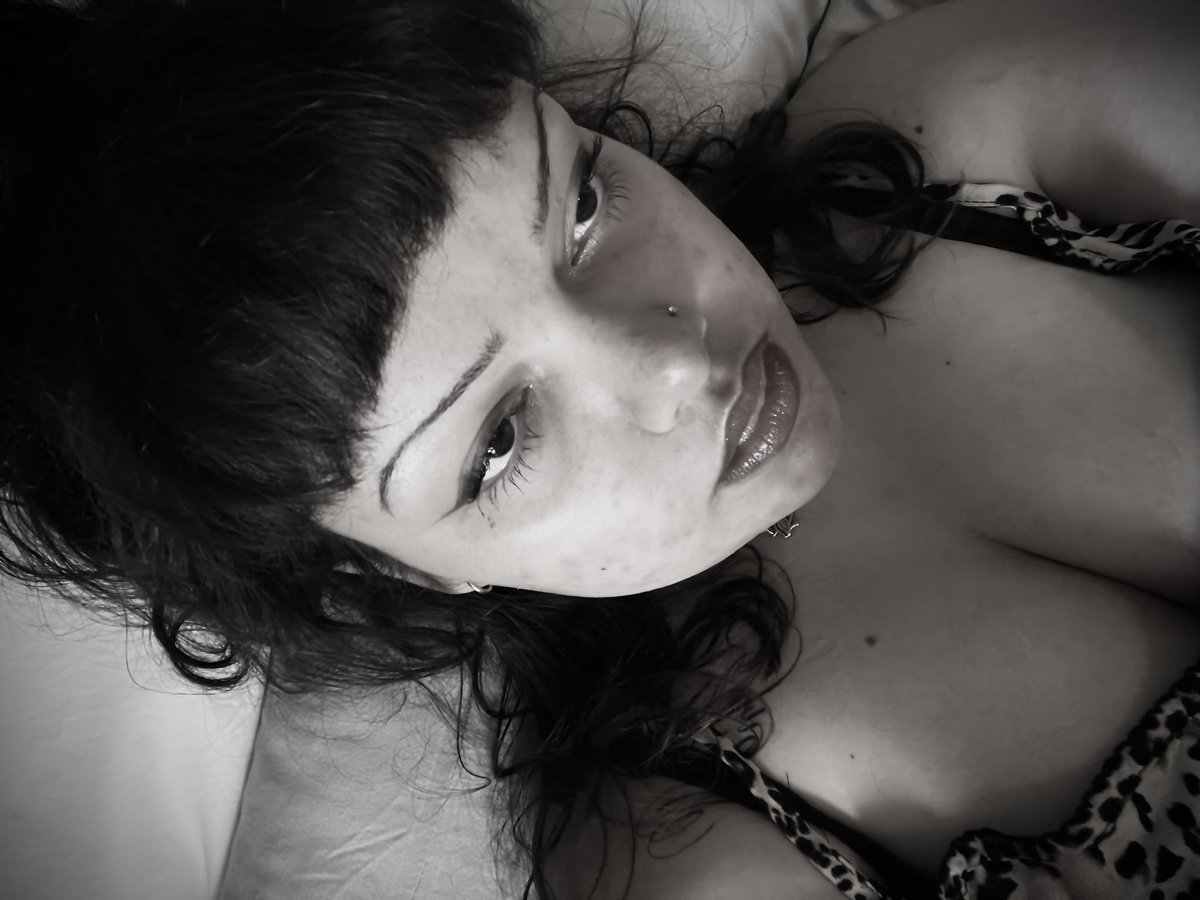 momma violet ☥ tweet media