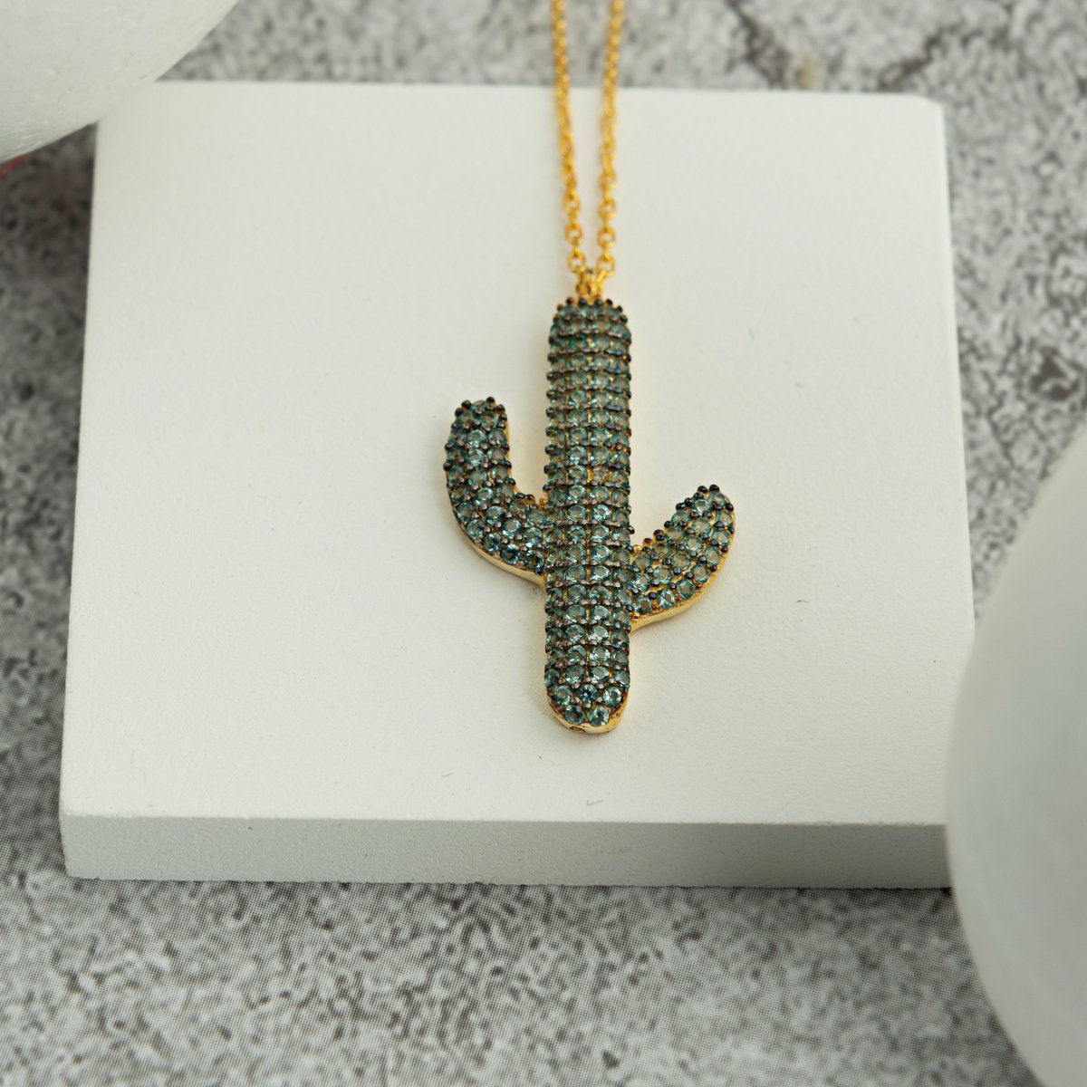 alluniqueness's tweet photo. Spruce up your style with this cracking Sterling Silver Green Cubic Zirconia Cactus Pendant. A proper #DesertJewelleryGift for nature lovers! This little beauty dangles with brilliant sparkle. Absolutely charming. #SterlingSilverCactus #GreenZirconiaSparkl https://t.co/NxzdHMlKBG https://t.co/eLrROeIEfi