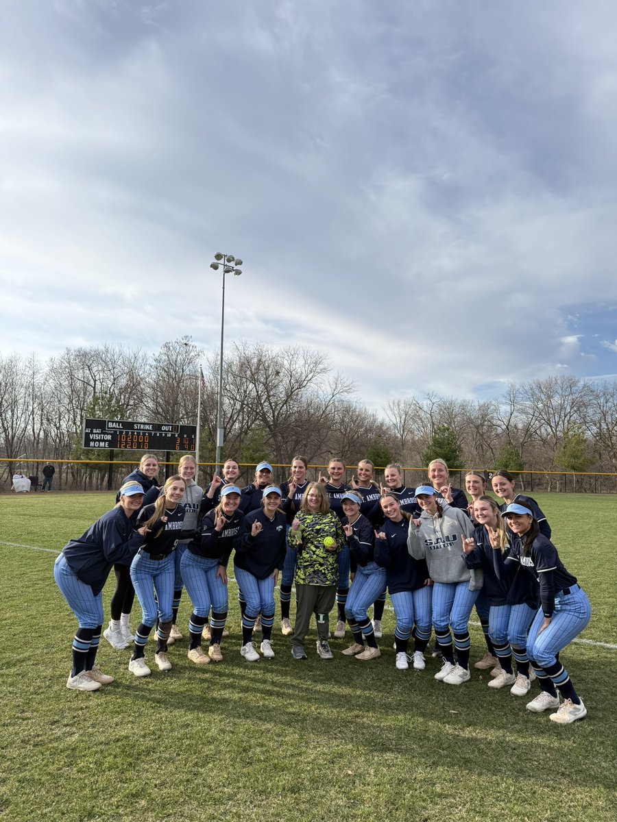SAUBeesSoftball's tweet photo. More than a game.🩵

@saubeessb 🤝 @SAU_DM 

#SAUSoftball #SAUDanceMarathon https://t.co/fS0M3nZbav