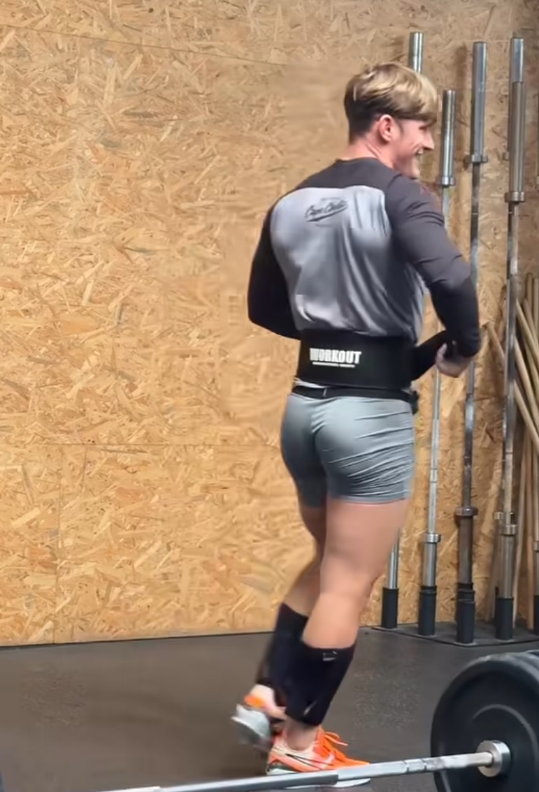 LadShots tweet media