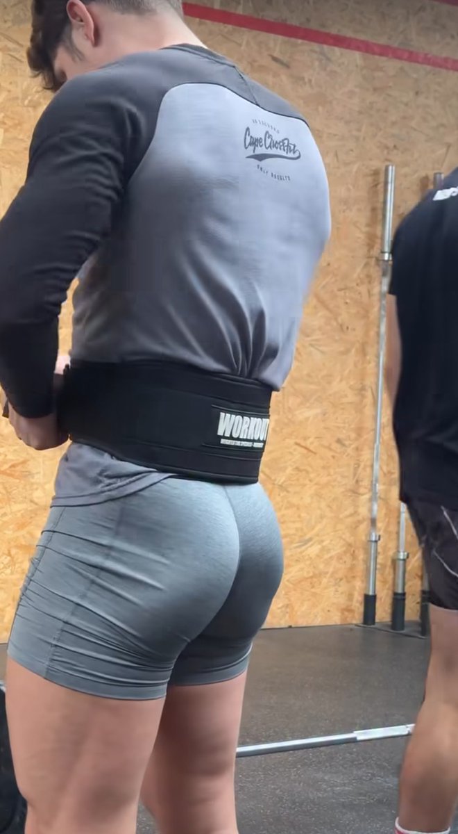 LadShots tweet media