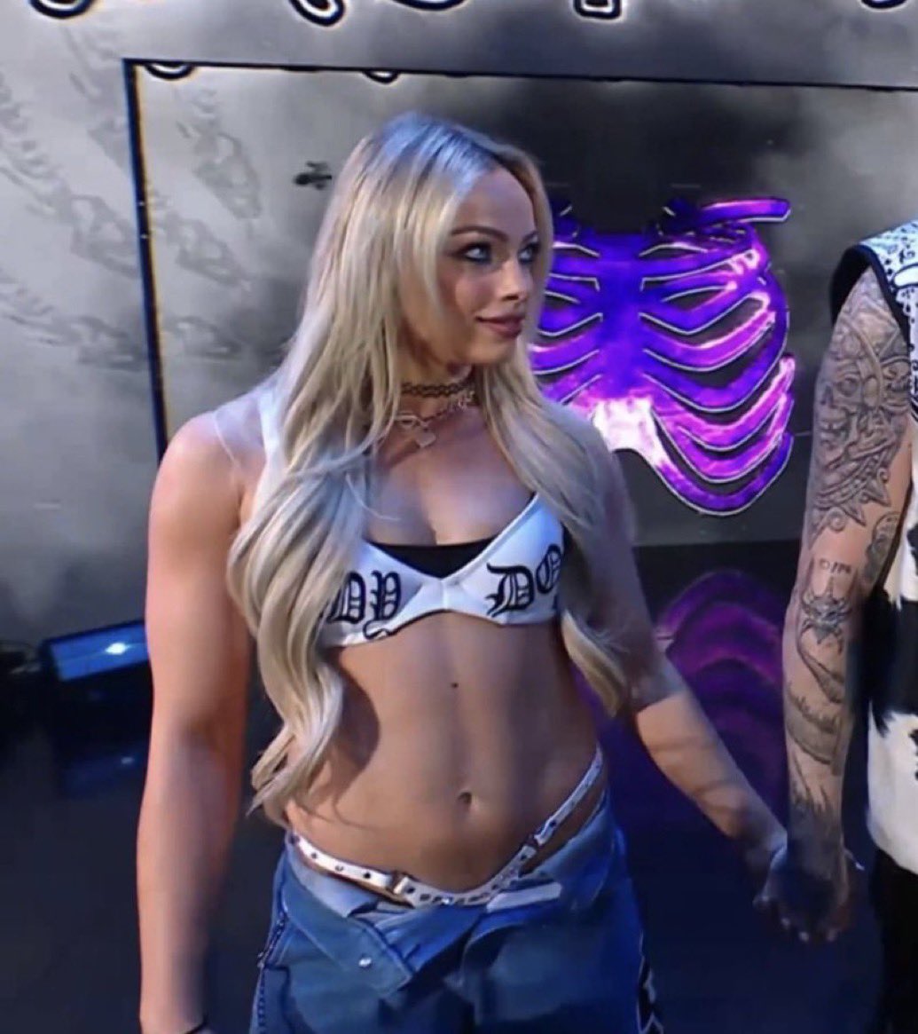 Wrestling SCAM Mommy 💸 tweet media