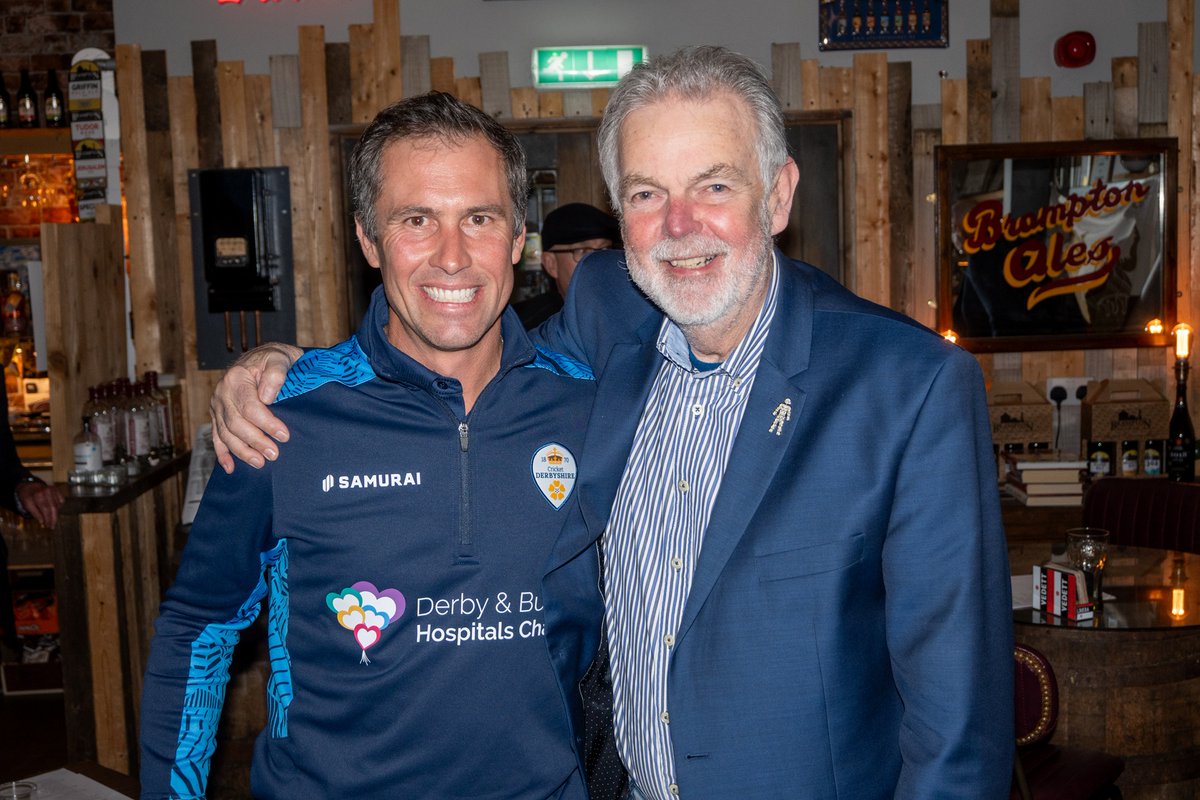 dgriffinpix's tweet photo. Just back from a very convivial evening with the @FriendsQPC at @BramptonBrewery Bierhuis in Chesterfield.

Here's special guest @waynemadders77 with another former @DerbyshireCCC captain and now president of the Friends of Queen's Park, Geoff Miller.

Some runs and wickets there...