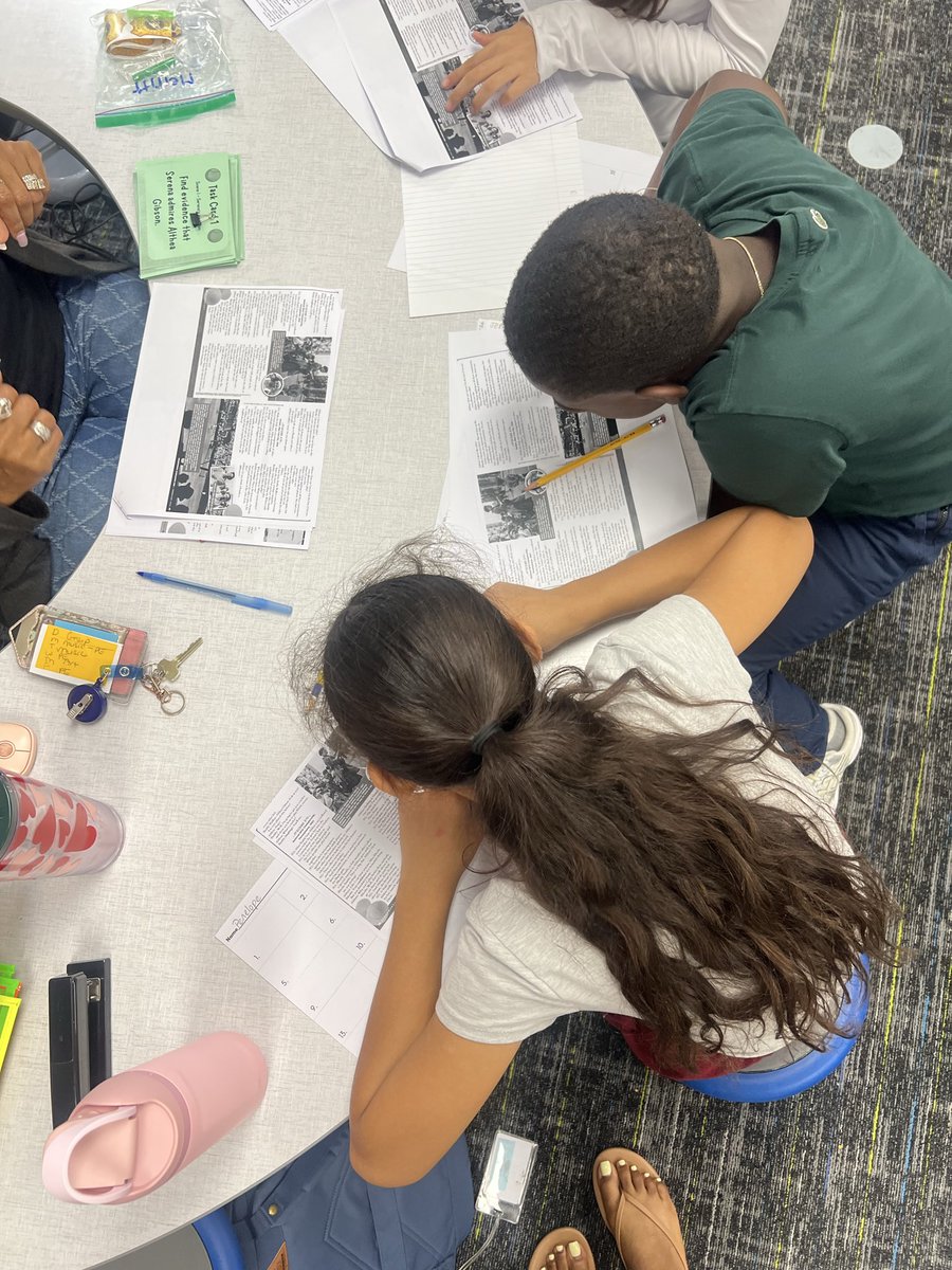 thegabrielleg's tweet photo. Week 3 March Madness Camp🏀 Students are finding supporting text evidence for an idea presented to them from their story! 🔍🕵️ #STAAR #textevidence #MarchMadness #taskcards @DuryeaElem https://t.co/dJ0FtWTJqu