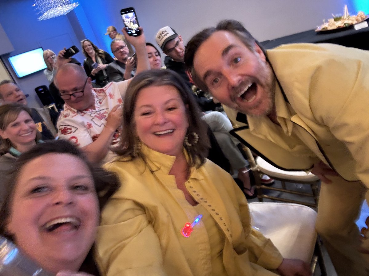 harhar76's tweet photo. Hey all—don’t sleep on this! I had a chance to go last year and it was so much fun. My favorite part was donating and getting to take an “ussie” with new found friends and Will Forte. Atlas 9 is a funtastic venue… (wish I could go again) #StepsofFaith @OrvilleIV #GameNight https://t.co/dxxGPbikus