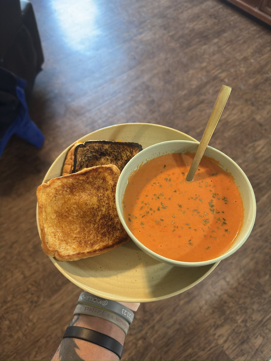 🙂‍↕️ tweet media